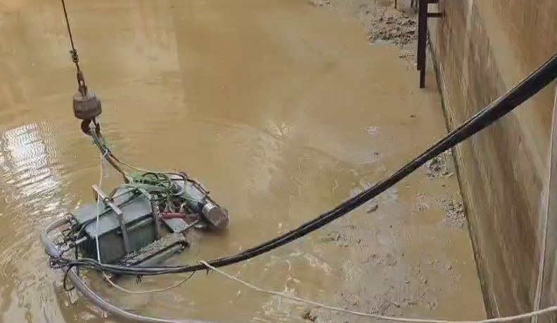 China Petroleum&Chemical Corporation Zhongyuan Oilfield Branch: Tank crawler explosion-proof robot for dredging