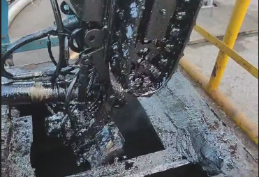 Xinjiang Haihui Oilfield Technology Service Co., Ltd.: Experimental testing of oil tank and oil pool sludge dredging