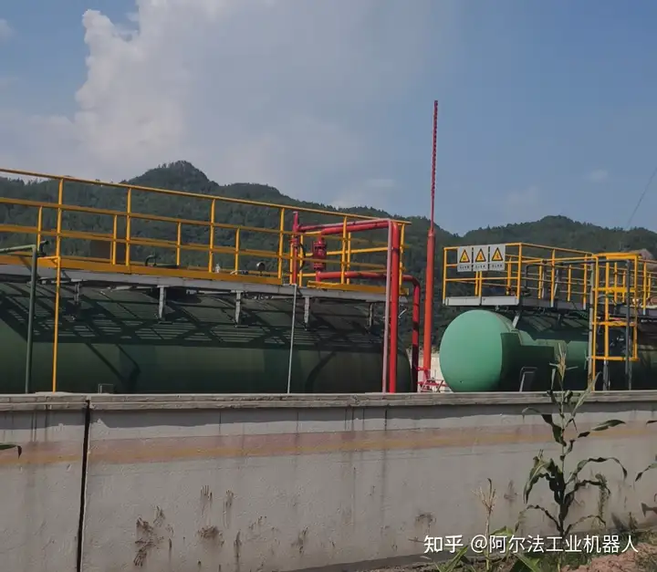 Say Goodbye to High Risk: Robots Enter Tank for Cleaning Operations | Alpha Intelligent Cleaning Equipment Assists in Cleaning Operations at High-Risk Tank Areas in Northwest Sichuan Gas Field